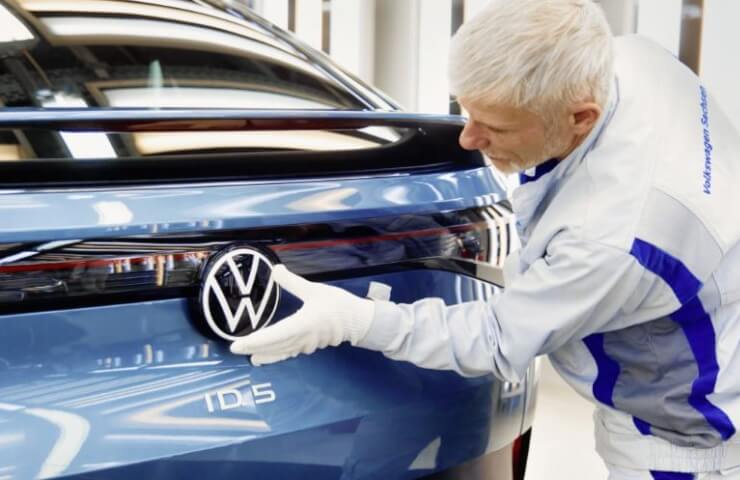 VW отказывается от планов закрытия заводов в Германии