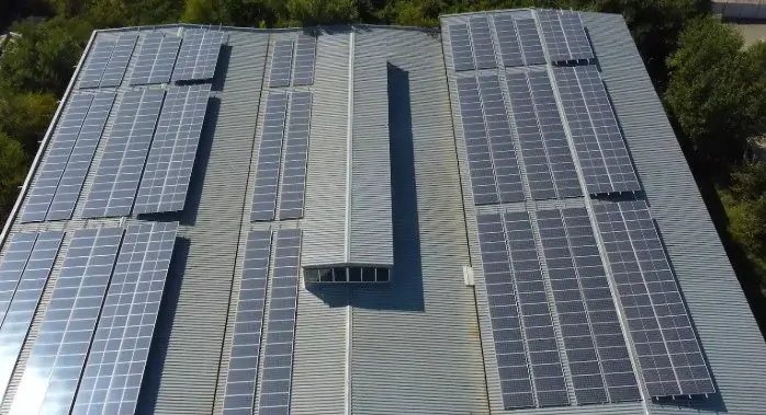 Промислові сонячні електростанції в Україні: перехід від зеленого тарифу до власної генерації