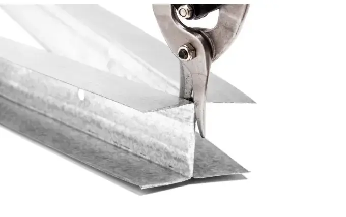 Как и чем резать металлический профиль