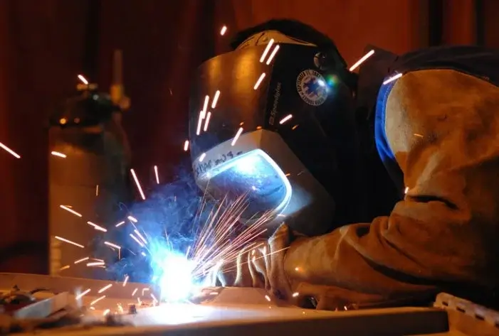 Важность проверки квалификации сварщиков: залог безопасности и качества производства
