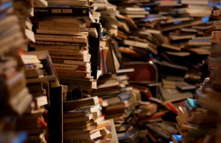 Книжки, які ми не читаємо: як цундоку допомагає відчути порядок у хаосі життя