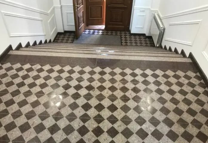 Практичний гід для власників заміських будинків: як обрати матеріали для фасаду та ґанку