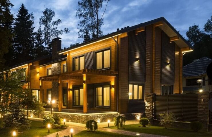An individual house made of glued beams