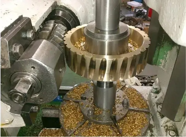 Gear cutting and gear wheel manufacturing