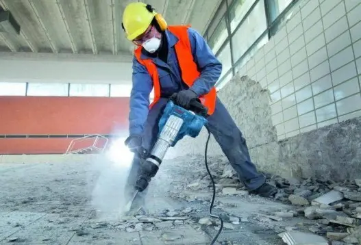 Демонтажные работы в Киеве: технологии и безопасность