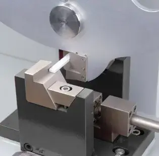 Ударные испытания по Изоду и Шарпи: принципы и применение