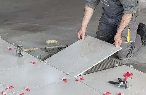 Professional techniques for laying tiles on the wall and floor with a leveling system