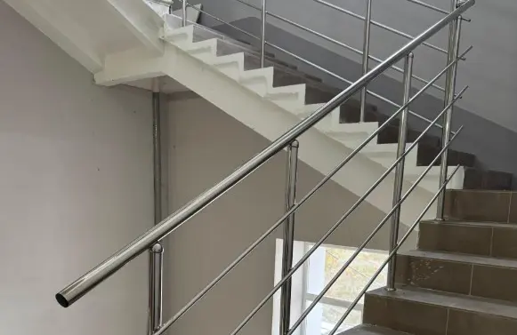 Перила та огорожі з нержавіючої сталі в Калузі-надійне і сучасне рішення для будь-яких об'єктів