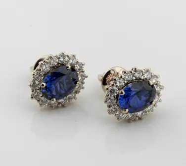 Де вигідніше купувати сережки з сапфіром: салон або інтернет-магазин