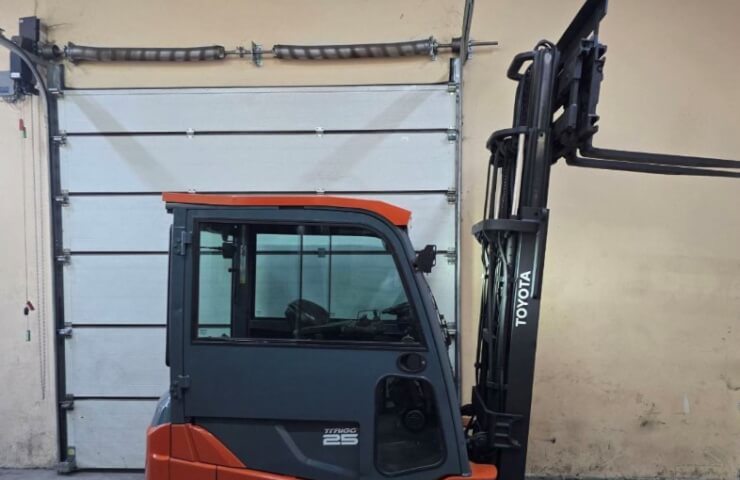 Электропогрузчики б/у: экономия, экологичность и эффективность на складе