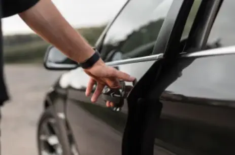 Сел аккумулятор — как открыть авто без повреждений?