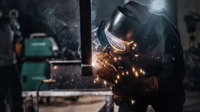 Building metal structures