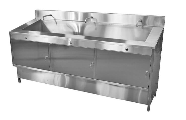 Эргономика нержавеющих моек для обработки инструментов: высота, глубина и защита от брызг