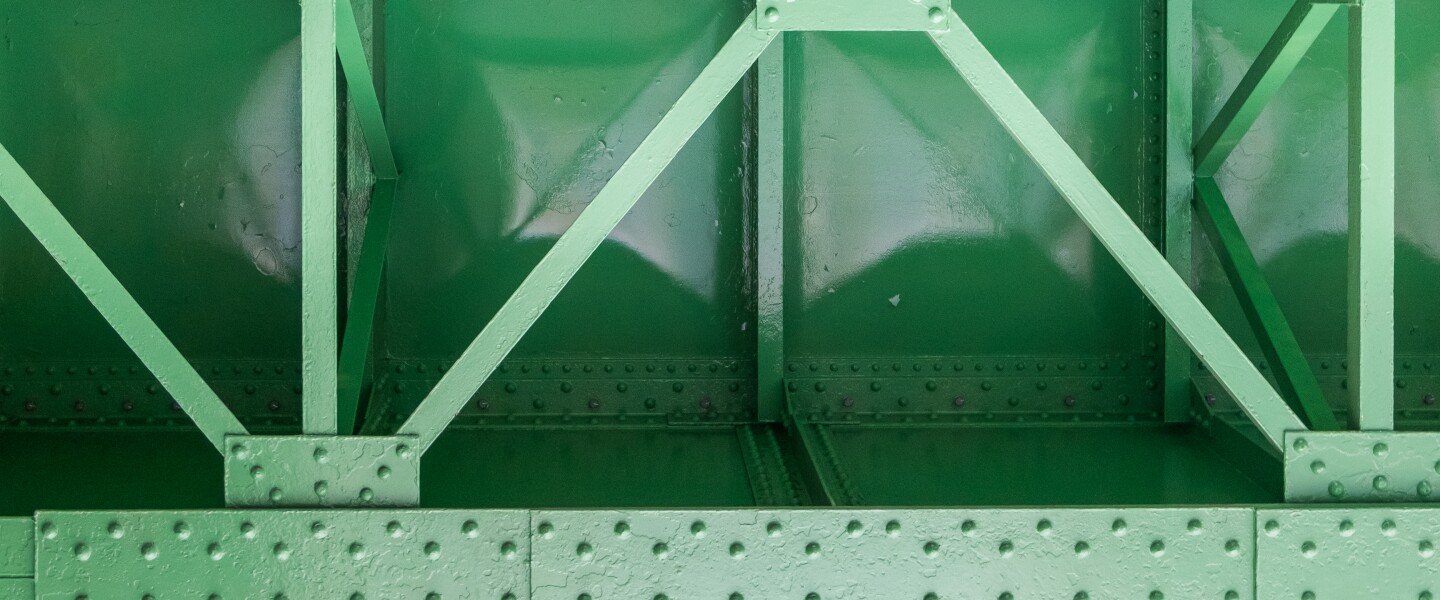 Европейский рынок "зеленой" стали заторможен из-за снижения спроса; проекты Stegra и Marcegaglia продвигаются