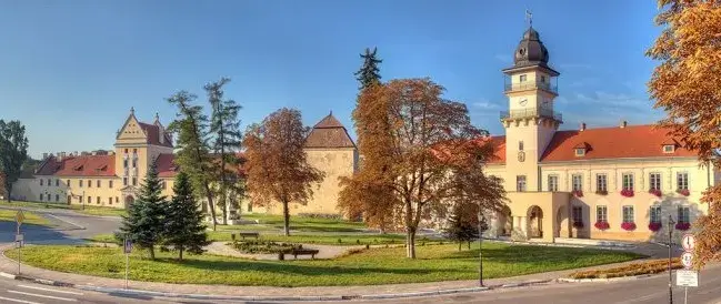 Погода в Жовкві: Розточчя, тумани і туристичний календар по сезонах