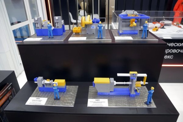 "Уралвагонзавод" привез на "Иннопром" новейшие полувагоны, мусоросортировочный комплекс и электрозаправочную станцию