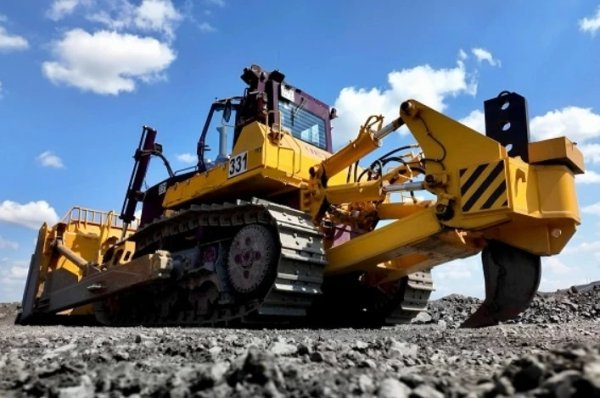 "Металлоинвест" приобрел для Лебединского ГОКа самый мощный серийный российский бульдозер