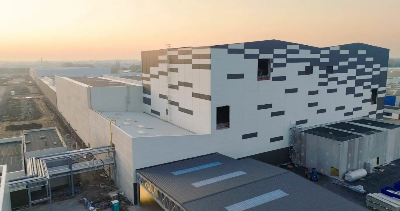 Европейские поставщики аккумуляторов призывают к введению правил относительно местной составляющей для защиты рабочих мест и уменьшения зависимости от Китая