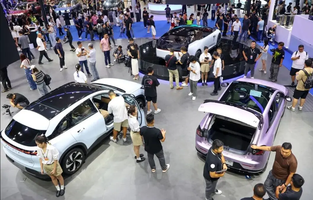 Розничные продажи легковых автомобилей в Китае превысили 23,74 млн единиц в 2025 году