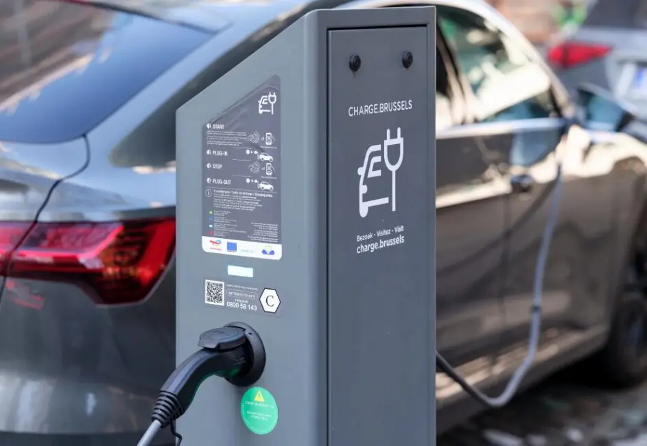 Рост цен на бензин из-за войны в Иране может подтолкнуть потребителей к переходу на электромобили и гибриды