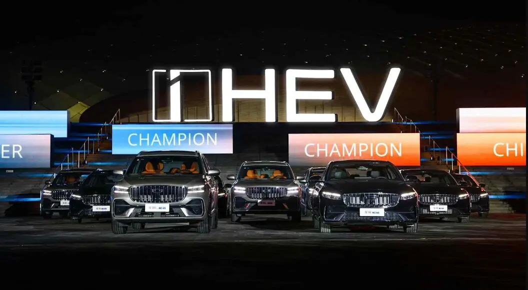 Китай делает ставку на гибридные автомобили, бросая вызов глобальному лидерству Японии